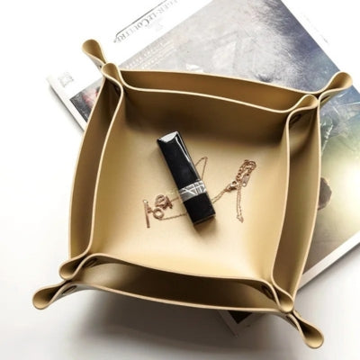 Vide-poche-cuir-carre-pressions-beige_pratique