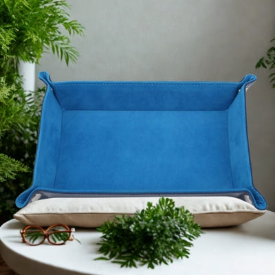 vide poches bleu clair présentation sur coussin beige avec plantes