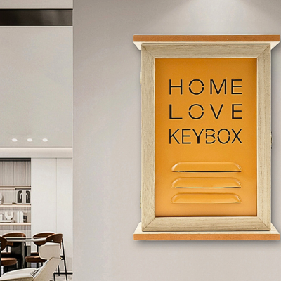 rangement clé en bois avec porte orange sur mur blanc