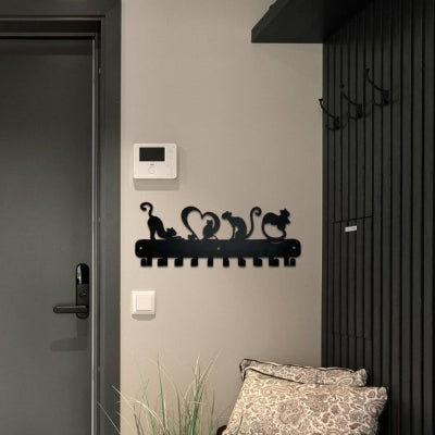 entrée maison noir beige avec porte clé mural chats noir