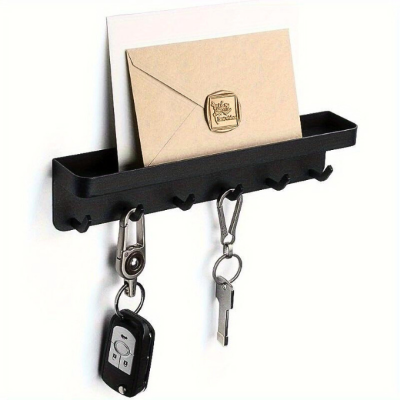 courrier rangé sur porte clés mural noir