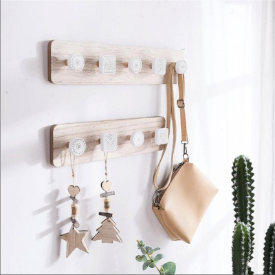 porte-manteau-en-bois-scandinave-quatre-patères
