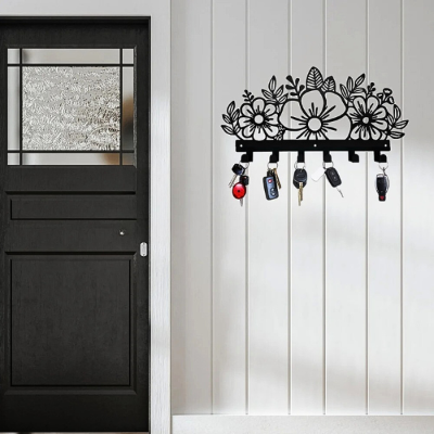 entrée maison avec porte clés mural noir fleurs