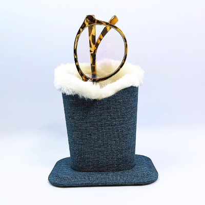 repose lunettes en pot avec fourrure et tissu bleu