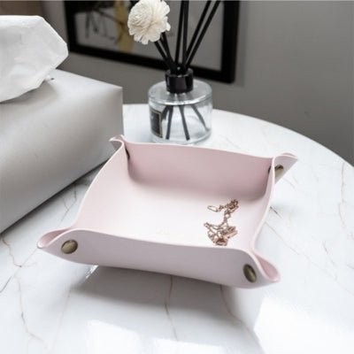 Vide-poche-cuir-carre-pressions-rose-clair