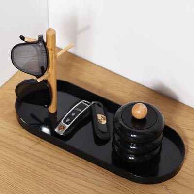 lunettes clés rangés dans vide poche entrée style nordique