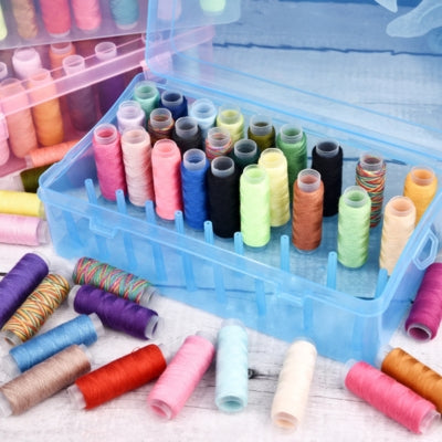Rangement-boite-plastique-bobines-de-fil-bleu