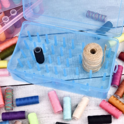 Rangement-boite-plastique-bobines-de-fil-variees