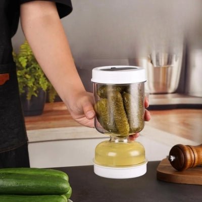 Boite-plastique-alimentaire-cornichons-pratique