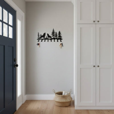 depose cle entree metal forme loups proche porte bleu