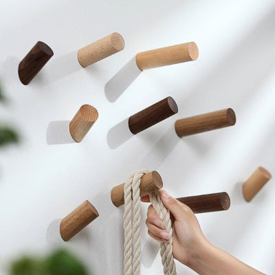 patère en bois cylindre en biais décorative