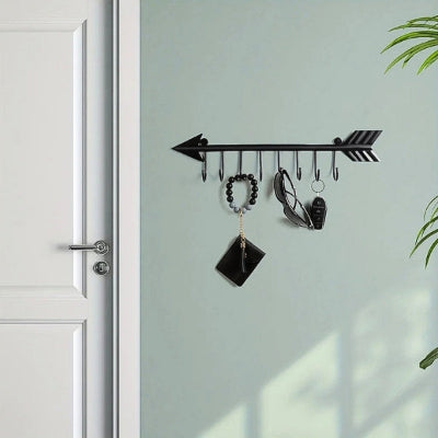 porte cles mural forme fleche noir mur bleu