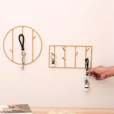 main accroche trousseau clés porte clés mural doré minimaliste