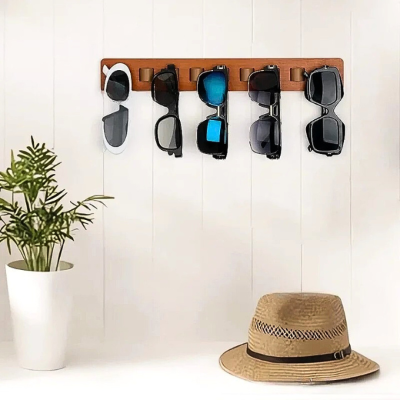 lunettes rangée dans porte lunettes mural bois cuir