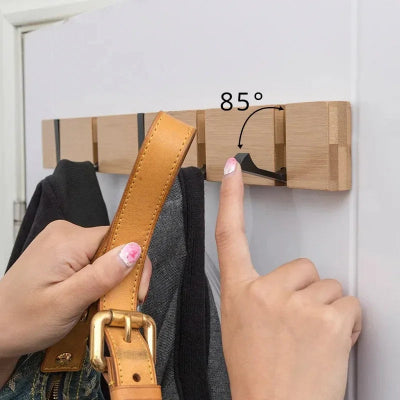 main déplie crochet rabattable de porte manteau bois