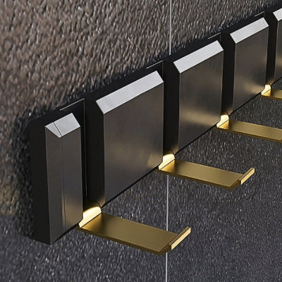 vue grossie porte manteau mural forme biseauté noir doré