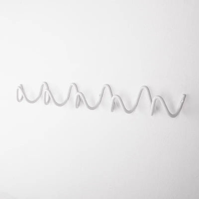 porte-manteau-mural-design-metal-fil-blanc-cinq-pateres