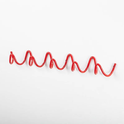 porte-manteau-mural-design-metal-fil-rouge-cinq-pateres