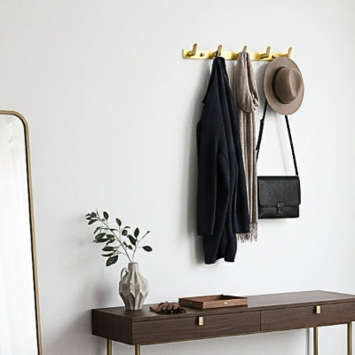 porte manteau mural doré cinq crochets console bois miroir plante verte