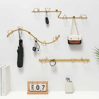 porte manteau mural doré crochets géométriques courbe linéaire zigzag