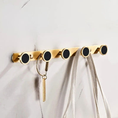 porte manteau mural doré boutons cuir noir