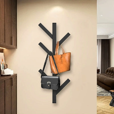 sacs accrochés sur porte manteau mural original arbre noir design