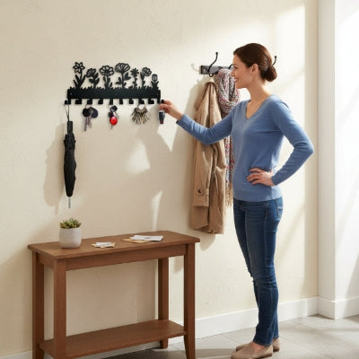 femme souriante accroche clés rangement clés original fleurs métal noirs