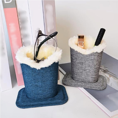 repose lunettes en fourrure modèle gris et bleu